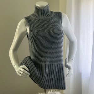 Gap: Knit Turtleneck Sleeveless
Sweater Women's size M